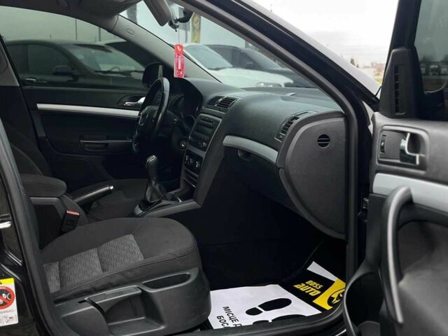 Черный Шкода Октавия, объемом двигателя 1.4 л и пробегом 217 тыс. км за 8500 $, фото 12 на Automoto.ua