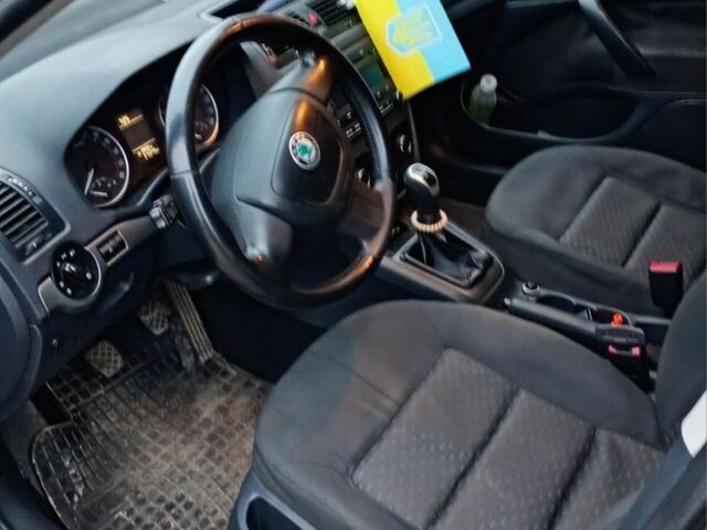 Черный Шкода Октавия, объемом двигателя 1.6 л и пробегом 315 тыс. км за 6500 $, фото 4 на Automoto.ua