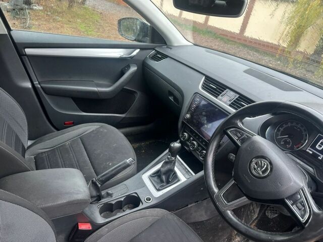 Черный Шкода Октавия, объемом двигателя 1 л и пробегом 176 тыс. км за 5690 $, фото 4 на Automoto.ua