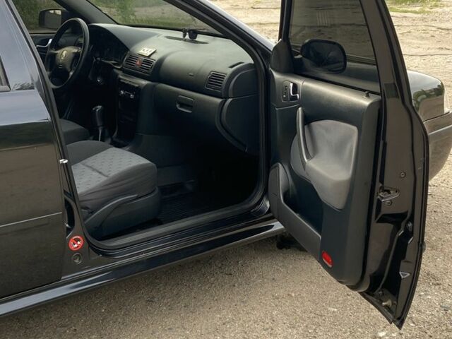 Черный Шкода Октавия, объемом двигателя 1.6 л и пробегом 260 тыс. км за 4700 $, фото 5 на Automoto.ua