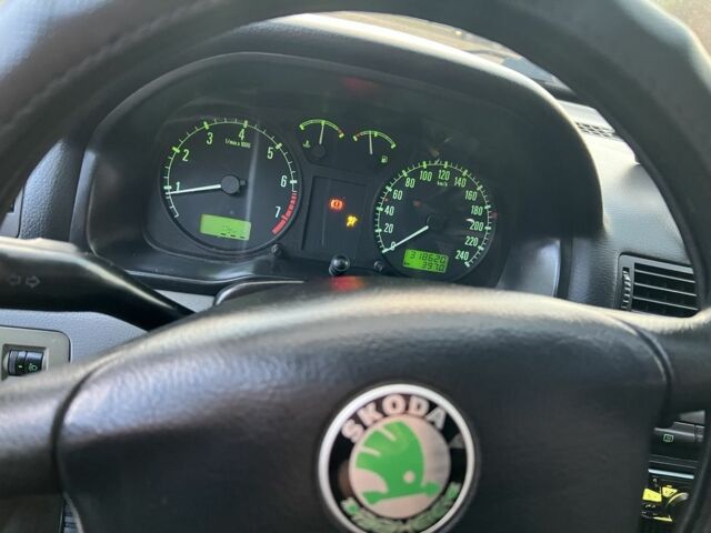 Черный Шкода Октавия, объемом двигателя 1.6 л и пробегом 302 тыс. км за 3900 $, фото 7 на Automoto.ua