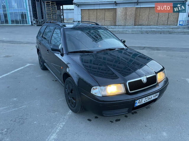 Черный Шкода Октавия, объемом двигателя 1.9 л и пробегом 423 тыс. км за 4200 $, фото 2 на Automoto.ua