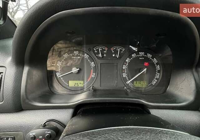 Черный Шкода Октавия, объемом двигателя 1.8 л и пробегом 310 тыс. км за 5999 $, фото 13 на Automoto.ua