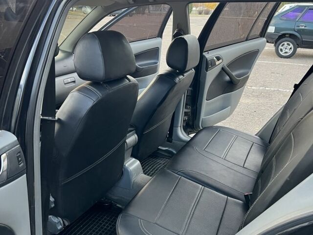 Черный Шкода Октавия, объемом двигателя 1.6 л и пробегом 302 тыс. км за 3900 $, фото 5 на Automoto.ua