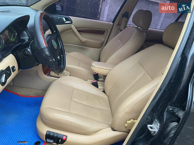 Черный Шкода Октавия, объемом двигателя 1.78 л и пробегом 395 тыс. км за 4500 $, фото 4 на Automoto.ua