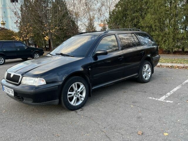 Черный Шкода Октавия, объемом двигателя 1.6 л и пробегом 302 тыс. км за 3900 $, фото 3 на Automoto.ua