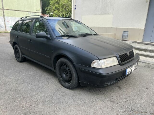 Черный Шкода Октавия, объемом двигателя 1.9 л и пробегом 340 тыс. км за 1750 $, фото 1 на Automoto.ua