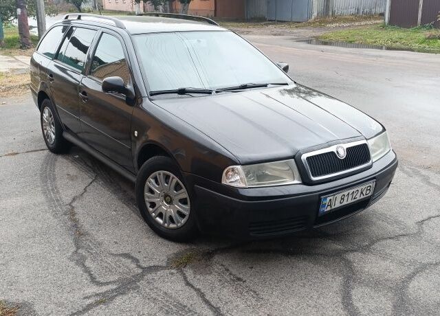 Чорний Шкода Октавія, об'ємом двигуна 2 л та пробігом 230 тис. км за 3700 $, фото 4 на Automoto.ua