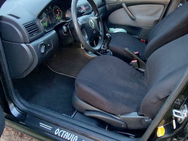 Черный Шкода Октавия, объемом двигателя 1.6 л и пробегом 313 тыс. км за 3850 $, фото 6 на Automoto.ua