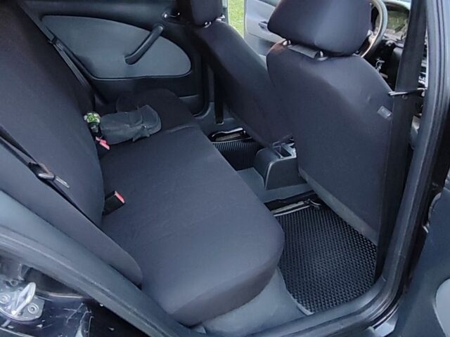 Черный Шкода Октавия, объемом двигателя 1.6 л и пробегом 313 тыс. км за 3850 $, фото 7 на Automoto.ua