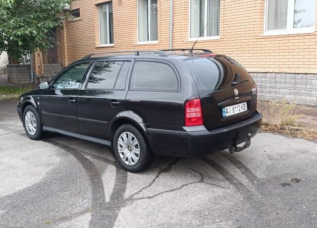 Чорний Шкода Октавія, об'ємом двигуна 2 л та пробігом 230 тис. км за 3700 $, фото 3 на Automoto.ua