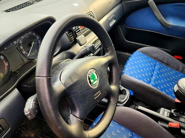 Чорний Шкода Октавія, об'ємом двигуна 1.6 л та пробігом 269 тис. км за 3950 $, фото 3 на Automoto.ua