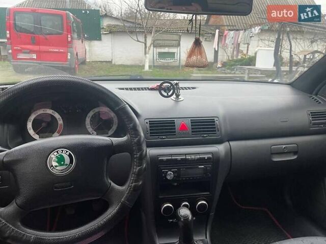 Черный Шкода Октавия, объемом двигателя 1.6 л и пробегом 227 тыс. км за 4200 $, фото 5 на Automoto.ua