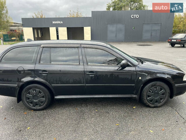 Черный Шкода Октавия, объемом двигателя 1.6 л и пробегом 375 тыс. км за 4600 $, фото 6 на Automoto.ua