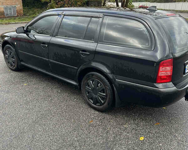 Черный Шкода Октавия, объемом двигателя 1.6 л и пробегом 375 тыс. км за 4600 $, фото 3 на Automoto.ua