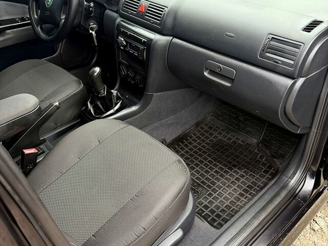 Чорний Шкода Октавія, об'ємом двигуна 1.6 л та пробігом 219 тис. км за 4650 $, фото 7 на Automoto.ua