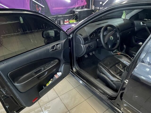 Черный Шкода Октавия, объемом двигателя 2 л и пробегом 275 тыс. км за 4800 $, фото 7 на Automoto.ua