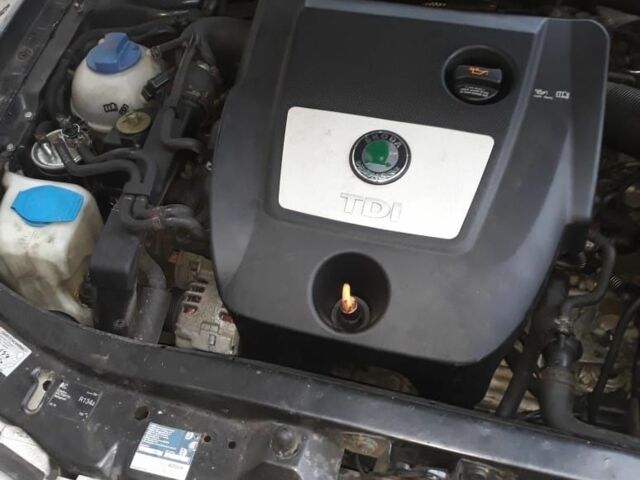 Черный Шкода Октавия, объемом двигателя 1.9 л и пробегом 285 тыс. км за 1985 $, фото 2 на Automoto.ua