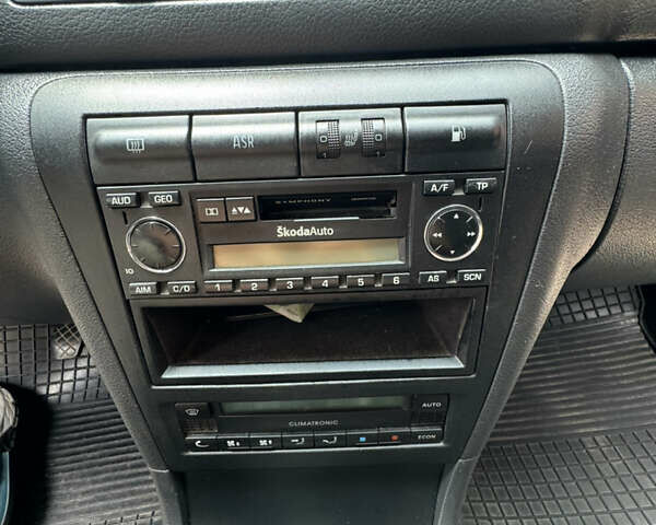 Черный Шкода Октавия, объемом двигателя 1.6 л и пробегом 202 тыс. км за 4200 $, фото 6 на Automoto.ua