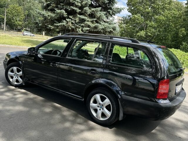 Черный Шкода Октавия, объемом двигателя 1.6 л и пробегом 213 тыс. км за 5600 $, фото 1 на Automoto.ua