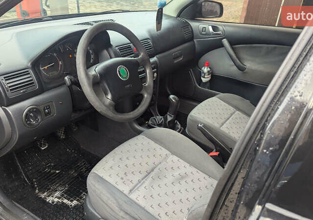 Черный Шкода Октавия, объемом двигателя 1.9 л и пробегом 200 тыс. км за 3650 $, фото 6 на Automoto.ua