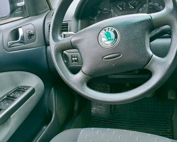 Черный Шкода Октавия, объемом двигателя 1.6 л и пробегом 220 тыс. км за 4600 $, фото 17 на Automoto.ua