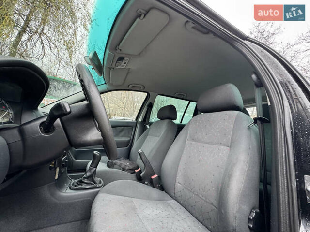 Черный Шкода Октавия, объемом двигателя 1.6 л и пробегом 215 тыс. км за 4800 $, фото 22 на Automoto.ua