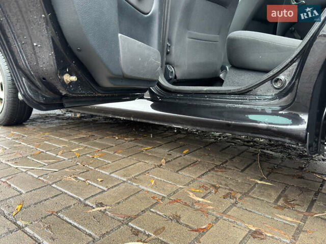 Черный Шкода Октавия, объемом двигателя 1.6 л и пробегом 215 тыс. км за 4800 $, фото 8 на Automoto.ua