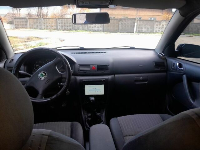 Чорний Шкода Октавія, об'ємом двигуна 2 л та пробігом 317 тис. км за 4200 $, фото 7 на Automoto.ua