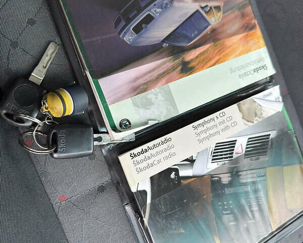 Черный Шкода Октавия, объемом двигателя 1.6 л и пробегом 215 тыс. км за 4800 $, фото 23 на Automoto.ua