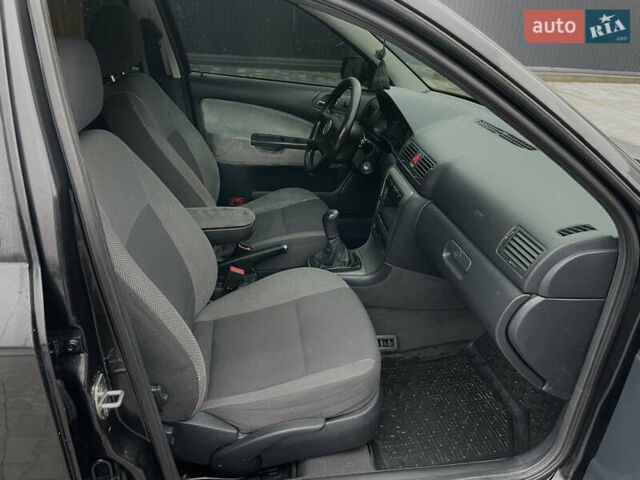 Черный Шкода Октавия, объемом двигателя 1.6 л и пробегом 348 тыс. км за 4200 $, фото 21 на Automoto.ua