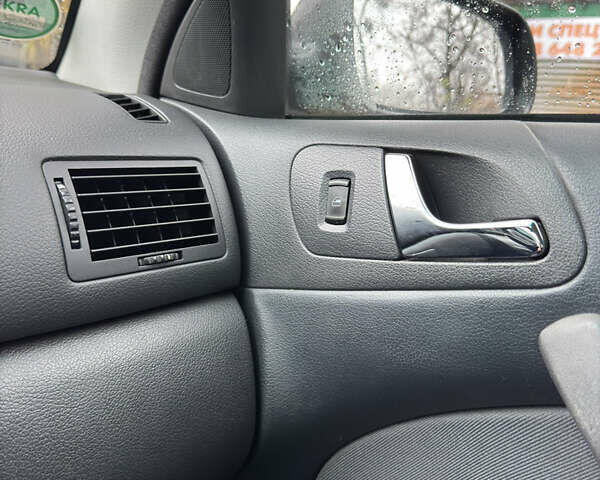 Черный Шкода Октавия, объемом двигателя 1.6 л и пробегом 215 тыс. км за 4800 $, фото 21 на Automoto.ua