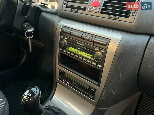 Черный Шкода Октавия, объемом двигателя 1.6 л и пробегом 168 тыс. км за 4950 $, фото 11 на Automoto.ua