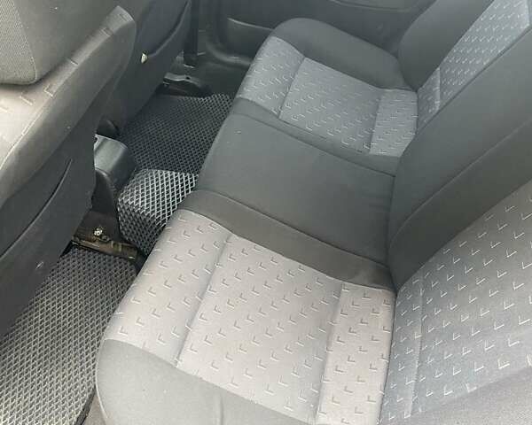 Черный Шкода Октавия, объемом двигателя 1.6 л и пробегом 305 тыс. км за 2800 $, фото 9 на Automoto.ua