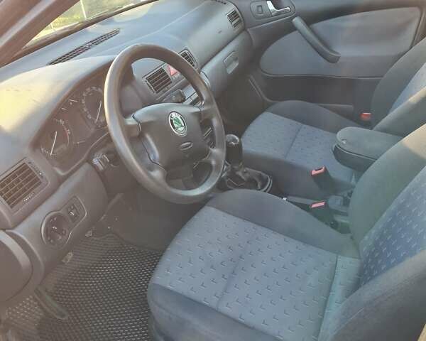 Черный Шкода Октавия, объемом двигателя 1.6 л и пробегом 221 тыс. км за 3200 $, фото 8 на Automoto.ua