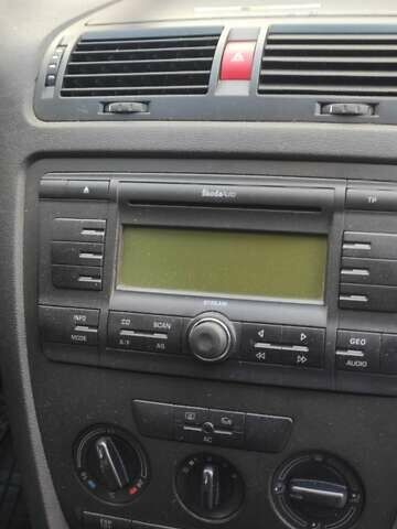 Черный Шкода Октавия, объемом двигателя 1.6 л и пробегом 235 тыс. км за 5400 $, фото 4 на Automoto.ua