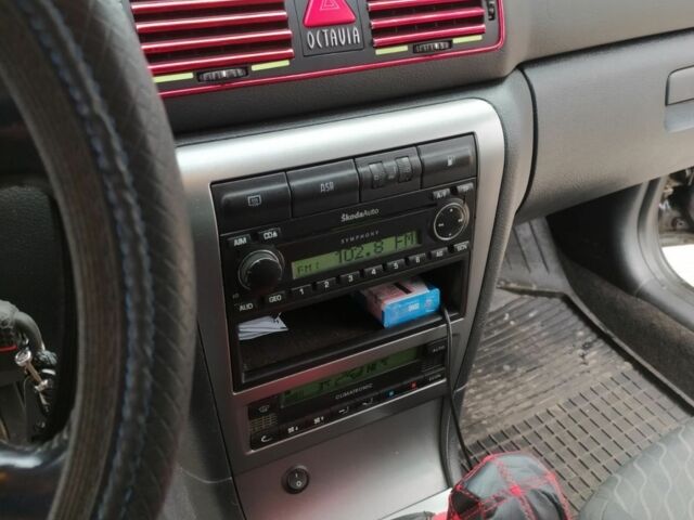 Черный Шкода Октавия, объемом двигателя 1.6 л и пробегом 255 тыс. км за 5500 $, фото 4 на Automoto.ua