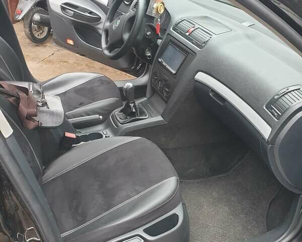 Чорний Шкода Октавія, об'ємом двигуна 1.6 л та пробігом 213 тис. км за 6000 $, фото 2 на Automoto.ua
