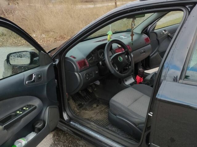 Черный Шкода Октавия, объемом двигателя 1.6 л и пробегом 255 тыс. км за 5500 $, фото 3 на Automoto.ua