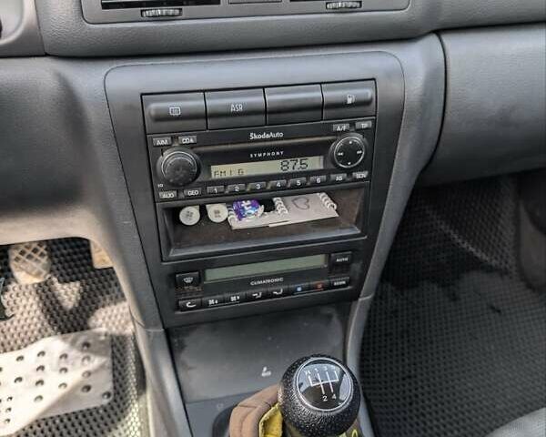 Черный Шкода Октавия, объемом двигателя 1.6 л и пробегом 257 тыс. км за 4100 $, фото 3 на Automoto.ua
