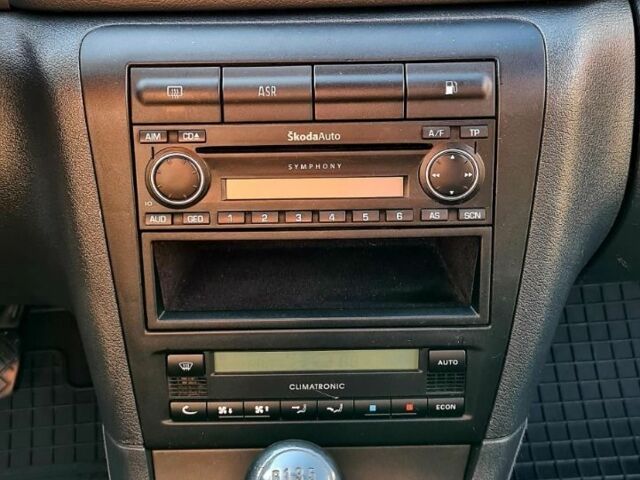 Черный Шкода Октавия, объемом двигателя 1.6 л и пробегом 197 тыс. км за 6300 $, фото 4 на Automoto.ua