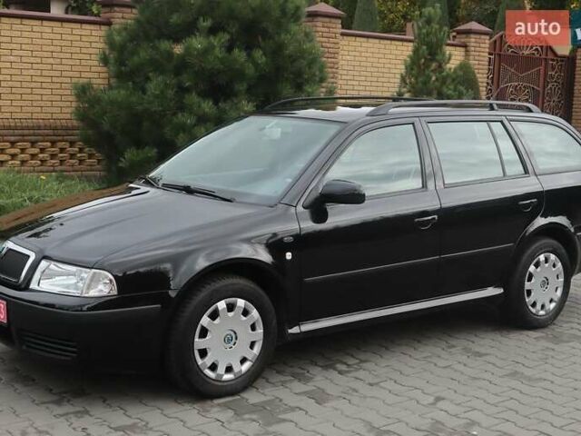 Черный Шкода Октавия, объемом двигателя 1.6 л и пробегом 200 тыс. км за 5400 $, фото 1 на Automoto.ua