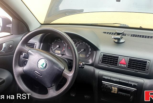 Черный Шкода Октавия, объемом двигателя 1.6 л и пробегом 200 тыс. км за 6000 $, фото 10 на Automoto.ua