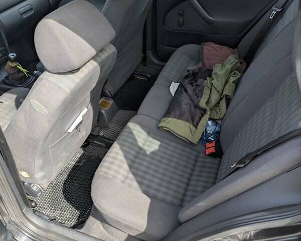 Черный Шкода Октавия, объемом двигателя 1.6 л и пробегом 257 тыс. км за 4100 $, фото 10 на Automoto.ua