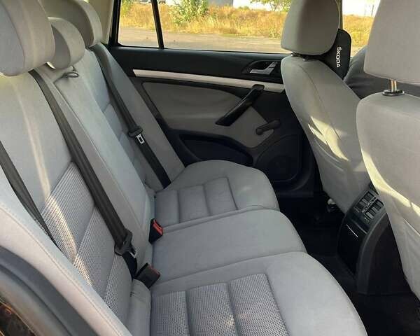 Черный Шкода Октавия, объемом двигателя 1.6 л и пробегом 268 тыс. км за 5700 $, фото 23 на Automoto.ua