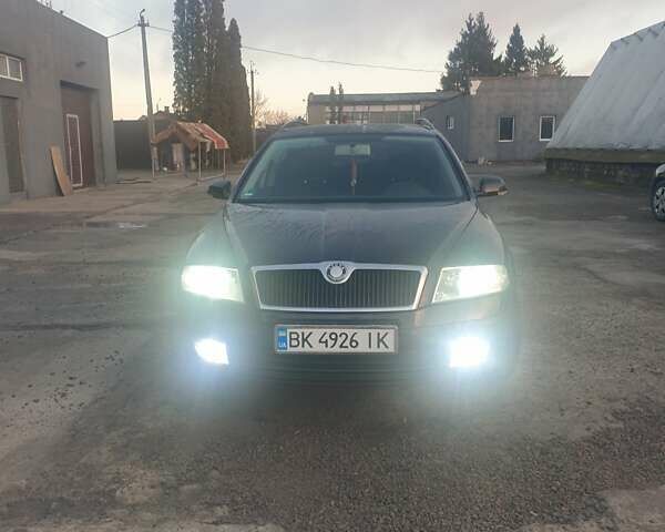 Чорний Шкода Октавія, об'ємом двигуна 1.6 л та пробігом 213 тис. км за 6000 $, фото 1 на Automoto.ua