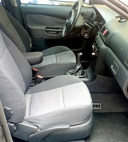 Черный Шкода Октавия, объемом двигателя 1.6 л и пробегом 200 тыс. км за 6000 $, фото 6 на Automoto.ua