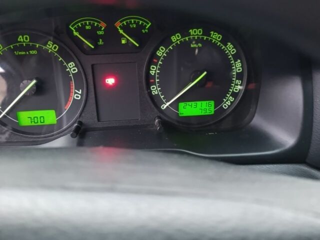 Черный Шкода Октавия, объемом двигателя 1 л и пробегом 256 тыс. км за 5300 $, фото 6 на Automoto.ua