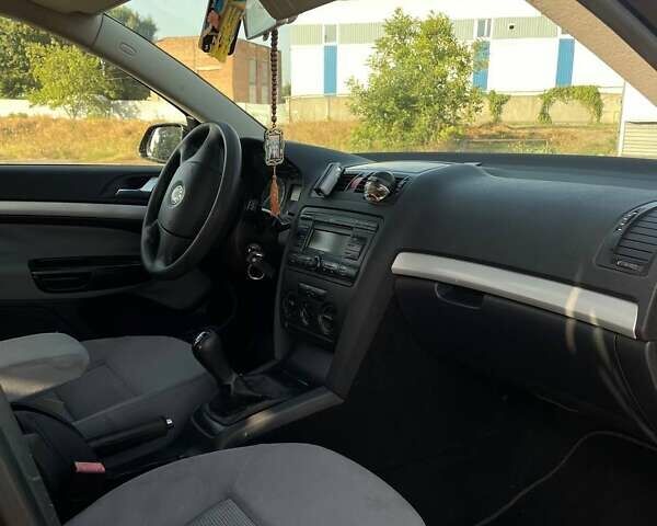 Черный Шкода Октавия, объемом двигателя 1.6 л и пробегом 268 тыс. км за 5700 $, фото 14 на Automoto.ua