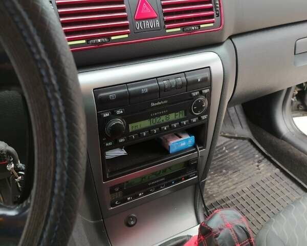 Черный Шкода Октавия, объемом двигателя 1.6 л и пробегом 255 тыс. км за 5300 $, фото 9 на Automoto.ua